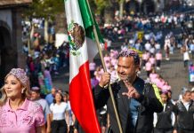 Julio Arreola encabeza el desfile del 115 Aniversario de la Revolución Mexicana en Pátzcuaro