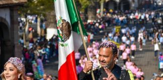Julio Arreola encabeza el desfile del 115 Aniversario de la Revolución Mexicana en Pátzcuaro
