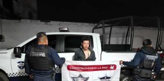 Policías detienen a joven en posesión de droga en Michoacán