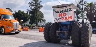 El bloqueo carretero persiste el tramo Acuitzio- Villa Madero