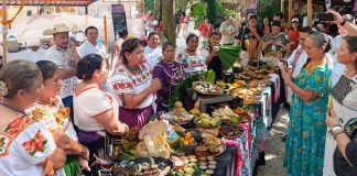 Cocineras purépechas y mayas comparten sus sabores ancestrales en el Festival de Tradiciones de Vida y Muerte en Xcaret