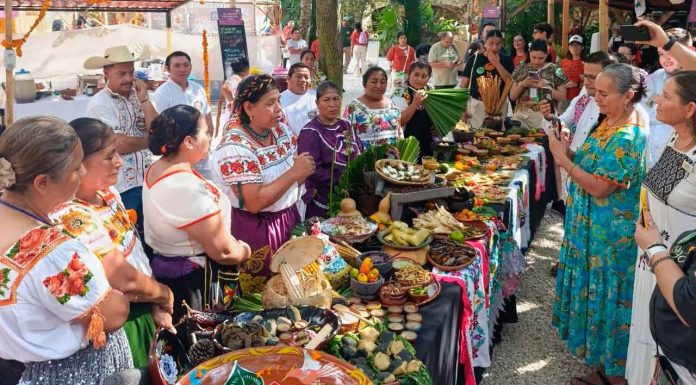 Cocineras purépechas y mayas comparten sus sabores ancestrales en el Festival de Tradiciones de Vida y Muerte en Xcaret