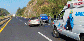 Automovilista se accidenta en la autopista Siglo XXI