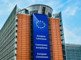 La Comisión Europea evalúa aplazar partes de su ley de inteligencia artificial ante presión de EE.UU.