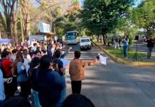 Con manifestación pacífica y bloqueos, en Uruapan continúan protestas por el homicidio del alcalde Carlos Manzo