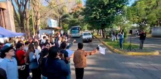 Con manifestación pacífica y bloqueos, en Uruapan continúan protestas por el homicidio del alcalde Carlos Manzo
