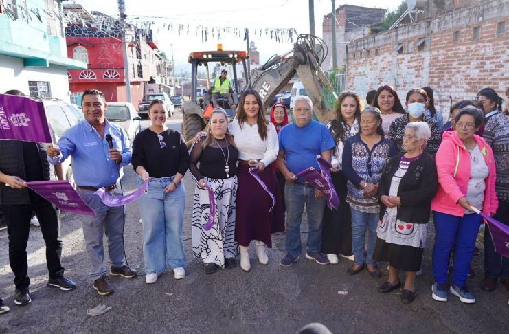 Moni Valdez inicia la pavimentación de la calle Tulipán en la colonia Loma Linda, una obra esperada por más de 25 años