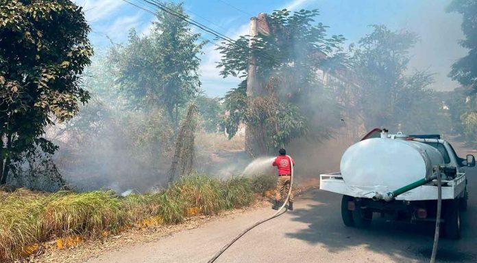 Bomberos Voluntarios de Apatzingán sofocan cinco incendios en menos de una hora