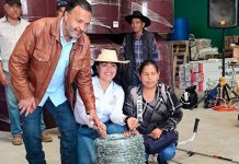 Julio Arreola apoya a productores del campo en comunidades de Pátzcuaro