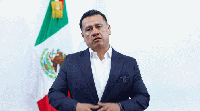 Muere Carlos Manzo media hora después del atentado, confirma FGE