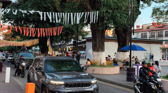 Blindada por Fuerzas Federales arriba a Uruapan la alcaldesa Grecia Quiroz