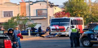 Balean camión de pasajeros en Villas de la Loma; hay 1 muerto y 3 heridos