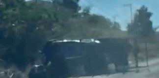 Vuelca camioneta en la Morelia-Maravatío; hay 2 heridos