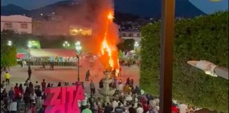 Incendio afecta árbol navideño en plaza Benito Juárez durante marcha