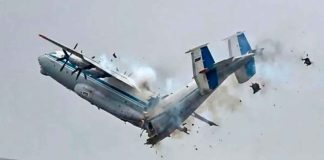 Se parte en dos un avión militar ruso An-22 en pleno vuelo: mueren siete personas