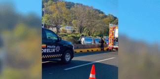 Precaución vuelca trailer pipa, en la Morelia – Pátzcuaro