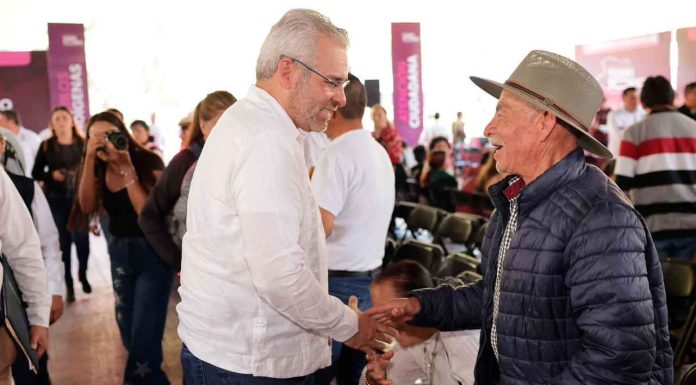 Atiende Bedolla solicitudes ciudadanas en audiencia pública en Tocumbo