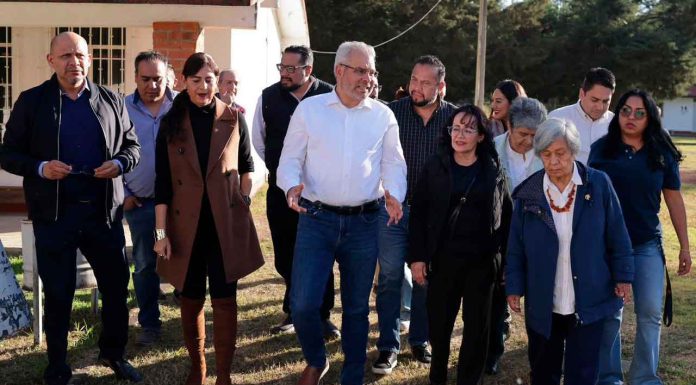 Bedolla y rectora de la Universidad Nacional Rosario Castellanos visitan espacios para los campus en Zitácuaro y Zacapu