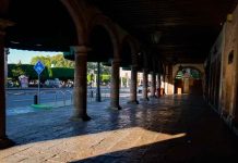 Calles vacías y calma navideña envuelven a la ciudad tras la Nochebuena