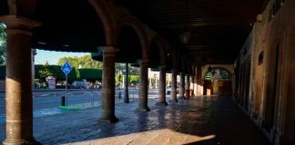 Calles vacías y calma navideña envuelven a la ciudad tras la Nochebuena