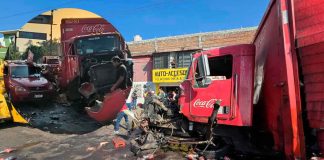 Se accidenta camión de la Coca-Cola en el libramiento de Morelia