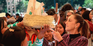 Presidenta Claudia Sheinbaum firma restitución de tierras, inaugura centro libre para mujeres y conversa con jóvenes en gira por chihuahua