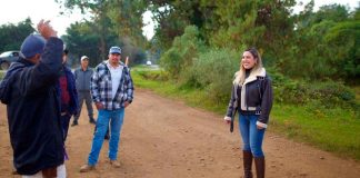 Dayana Pérez Mendoza entrega balastre en Paramuen para fortalecer la movilidad de productores del campo