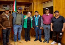 Presidenta Dayana Pérez fortalece acuerdos y entrega apoyo para el retablo en Las Charandas