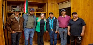 Presidenta Dayana Pérez fortalece acuerdos y entrega apoyo para el retablo en Las Charandas