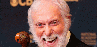 Dick Van Dyke cumple 100 años y asegura que aún quiere más tiempo de vida.