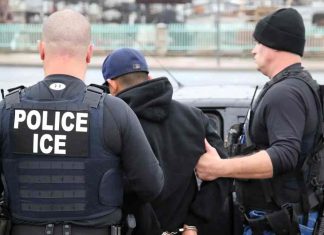 EE. UU. usa datos de pasajeros de vuelos para facilitar detenciones y deportaciones