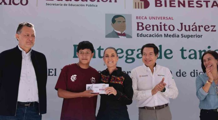 Presidenta Claudia Sheinbaum entrega tarjetas de la beca “Benito Juárez” y supervisa avance del 90% de construcción del bachillerato en el Marques, Querétaro