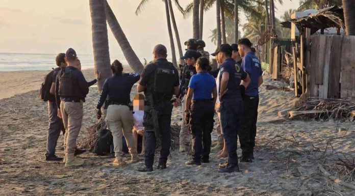 Héroe del oleaje; rescata a su amiga y desaparece en el Pacífico