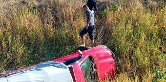 Vuelca camioneta en la Av. Miguel Hidalgo y Costilla, al norte de Morelia