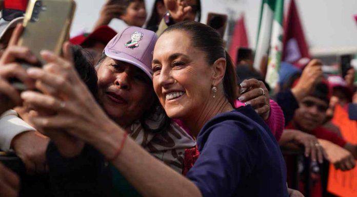 Sheinbaum destaca unidad y avances de la 4T en masiva concentración en el Zócalo