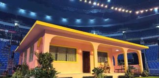 Ocesa ofrece reembolsos tras quejas en redes por cambio de la “casita” de Bad Bunny en CDMX