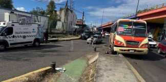 Camión urbano choca contra bolardos al poniente de Morelia; hay 3 menores heridos