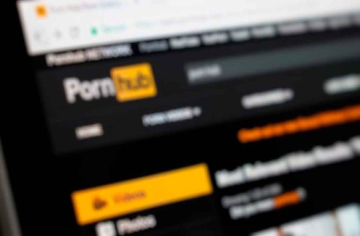 Grupo de hackers ShinyHunters amenaza con publicar datos de usuarios premium de Pornhub tras robo masivo de información