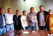 Julio Arreola entrega reglamento histórico al Consejo Intercultural del Lago de Pátzcuaro