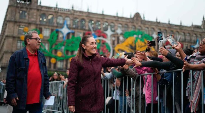 ¡Que viva siempre la lectura! Encabeza la presidenta Claudia Sheinbaum la entrega gratuita de 2.5 millones de libros de la colección 25 para el Veinticinco del FCE a jóvenes de Latinoamérica