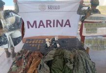 Marinos aseguran cámaras parásitas, uniformes apócrifos, cartuchos y una moto; hay detenido