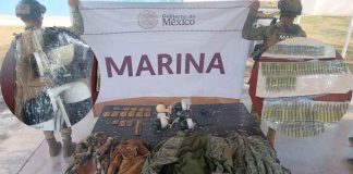 Marinos aseguran cámaras parásitas, uniformes apócrifos, cartuchos y una moto; hay detenido