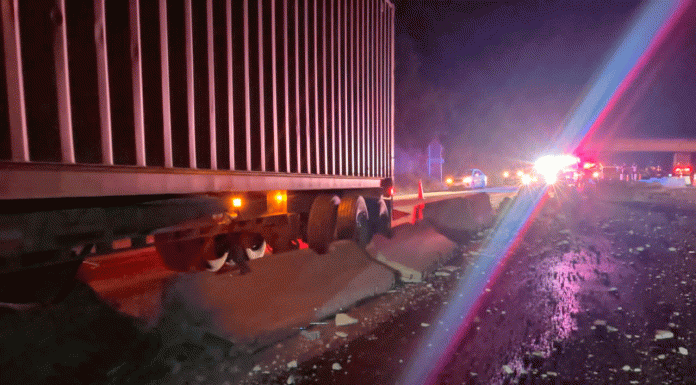 Se registra choque múltiple entre camiones de carga, en la autopista Siglo XXI