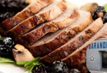 Cerdo en salsa de ciruela: la cena de Nochebuena para detenidos en Barandilla