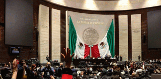 PRI propone frenar la venta de doctorados honoris causa en universidades privadas