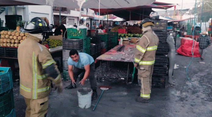 Estalla pirotecnia en el tianguis de la Av. Pedregal en Morelia