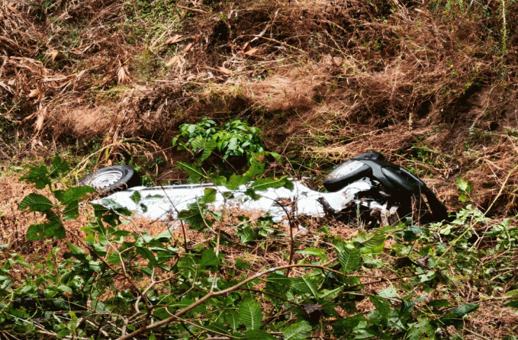 Vuelca camioneta de FGE que se dirigía a Coahuayana; hay dos elementos heridos
