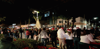 Morelianos disfrutan de pozole, enchiladas y dulces en la mega posada del DIF Morelia