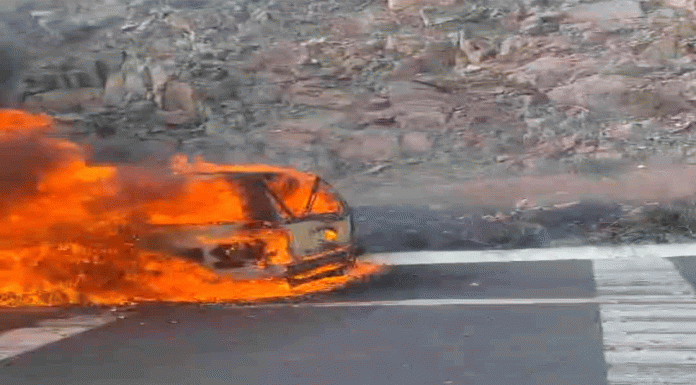 Vehículo se incendia en la autopista Pátzcuaro-Cuitzeo