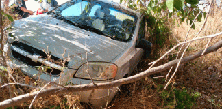 Accidente vehicular en carretera Huetamo-Pejo deja solo daños materiales